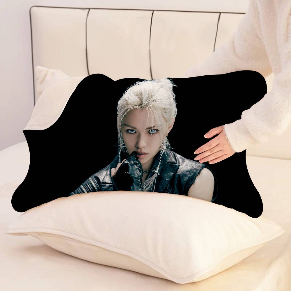 F-FelixS singer.png Nuovo Stil - Home Textiles Premium recensione e prezzo
